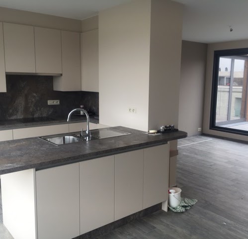 Keuken met donker werkblad